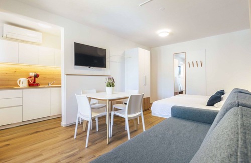 Strunjan Apartment | Beautiful apartment with WIFI, A/C, pool, TV, terrace, pets allowed, panoramic view and parking