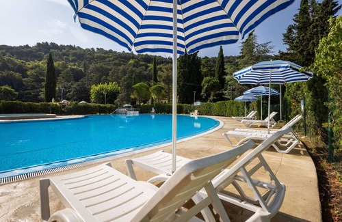 Strunjan Apartment | Beautiful apartment with WIFI, A/C, pool, TV, terrace, pets allowed, panoramic view and parking