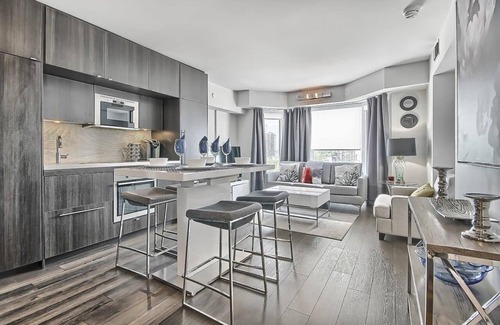 Bloor-Yorkville Apartment | Beautiful Apt. in Heart of Yorkville