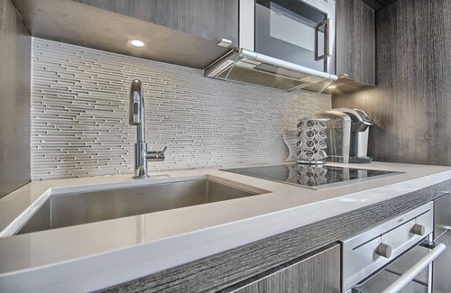 Bloor-Yorkville Apartment | Beautiful Apt. in Heart of Yorkville