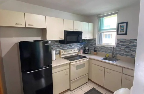 Vilomar Condo | Beautiful Apt with pool and steps from the beach
