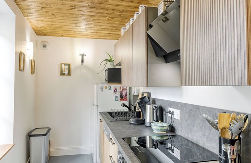 Trevoux Apartment | Beautiful artist's duplex in the historic center