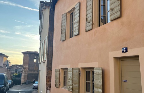 Trevoux Apartment | Beautiful artist's duplex in the historic center