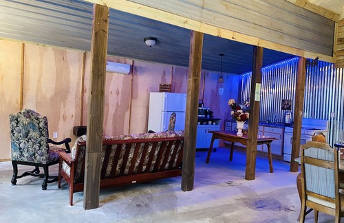 Willis House | Beautiful Barn inside a cheerful farm