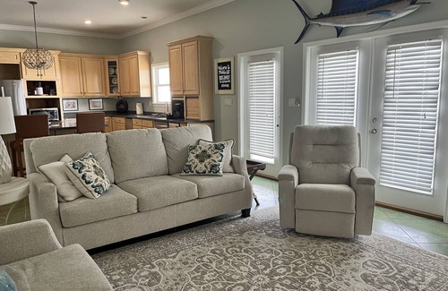 Theodore House | Beautiful Bay House located on Mobile Bay. 15 minutes to Dauphin Island Beaches