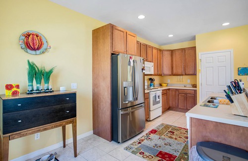 The Commons House | Beautiful Bayside Resort Townhouse w/Free WiFi, Private Washer/Dryer, & Patio