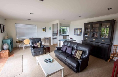 Paraparaumu Beach House | Beautiful beach location with stunning views