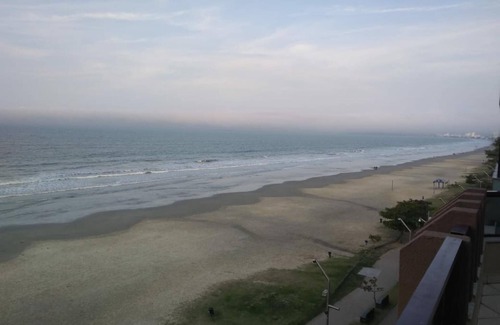 Itapema Apartment | BEAUTIFUL BEACH COVERAGE FOR 11 PEOPLE - MEIA PRAIA, ITAPEMA/SC