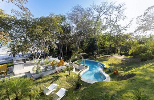 Boca Corona House | Beautiful beach front property in Playa Corona Panama