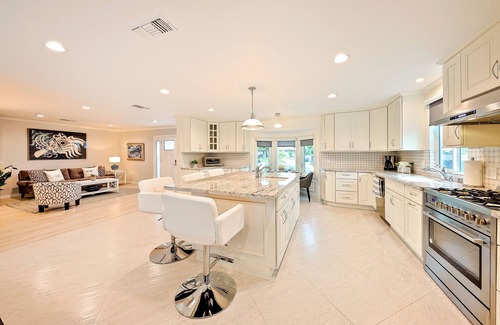 Olde Carlsbad House | Beautiful Beach Getaway, Water Views, Walk to Ocean + Dining