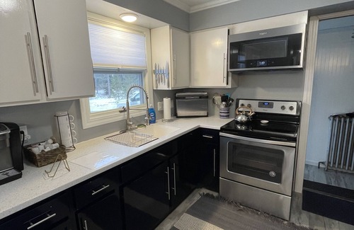 Upper Peninsula House | Beautiful Beach House on Lake Superior 15 min to downtown Marquette