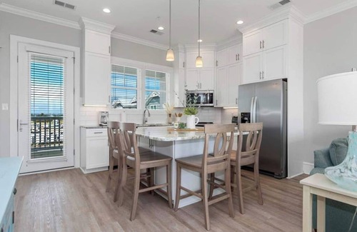 Emerald Isle Apartment | Beautiful beach views with top floor living area