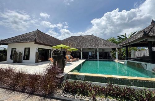 Kalisada Villa | Beautiful Beach Villa Nujum with staff.