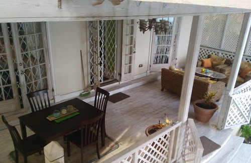 Worthing Villa | BEAUTIFUL BEACHFRONT LOCATION! On The Beach Villa, sleeps 8. Villa Benjamin.