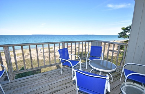 Glen Arbor Condo | Beautiful Beachfront Condo in Glen Arbor's Homestead Resort; Acc: 8.