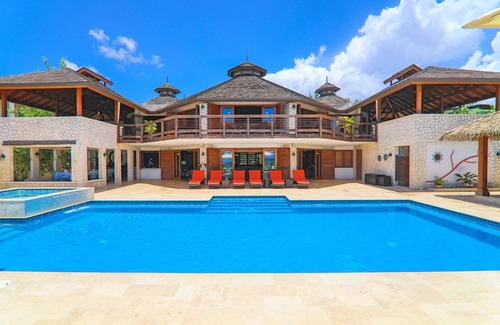 Negril Villa | Beautiful Beachfront Villa With Private Pool and Bar Fully Staffed