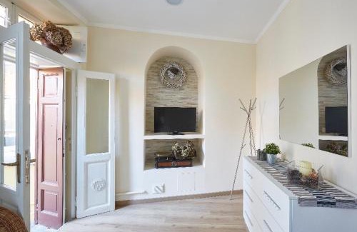 Como Apartment | Beautiful bohemian apartment in center conditioned air