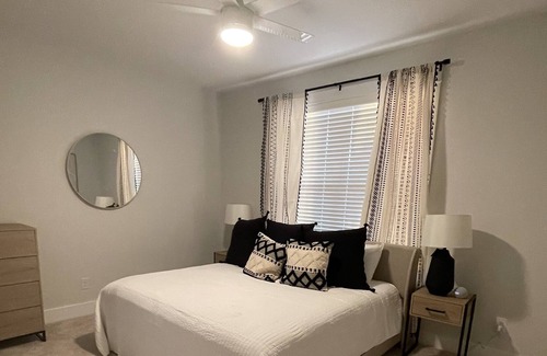 Mount Pleasant House | Beautiful Brand New Southern Style 5 Bedroom - 5 min from IOP beach!