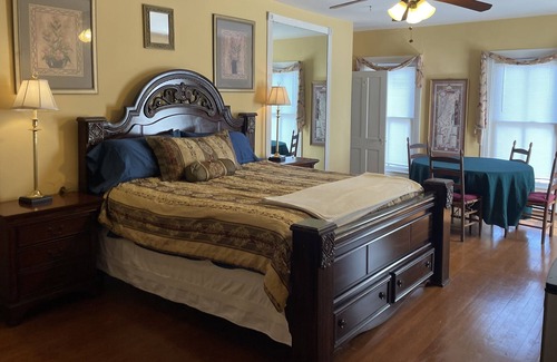 Warrenton House | Beautiful Bridal Suite in Manor on Five Acres Room A
