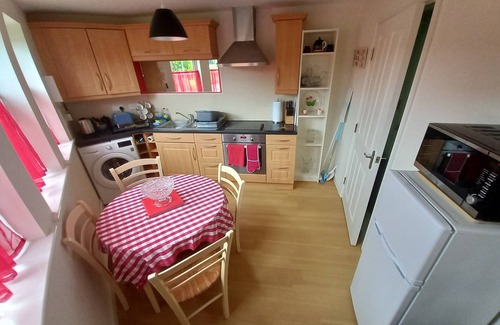 Chorley Apartment | BEAUTIFUL BRIGHT MODERN GROUND FLOOR APARTMENT,PARKING, WIFI.