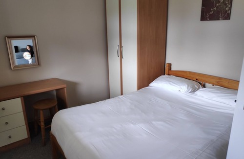 Oulton Broad House | Beautiful bungalow with WIFI, Freeview TV, Dishwasher, Slow cooker.