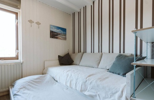 Ouddorp House | Beautiful bungalow with 2 garden seats and cosy furnishings in comfy style