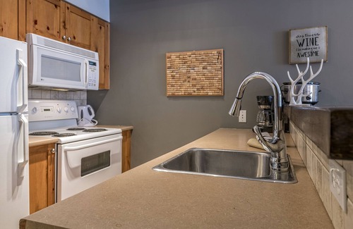 Silver Star Mountain Condo | Beautiful Ground Floor Condo - Ski in/out from the Door - Pet Friendly