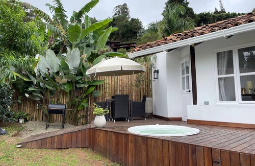 Calima Cottage | Beautiful cabin just steps from Lake Calima, ideal for couples.