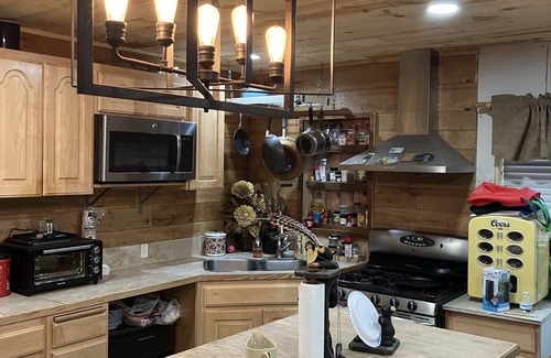 Weston Cabin | Beautiful Cabin located in the Blue mountain’s, pet friendly and many extras.