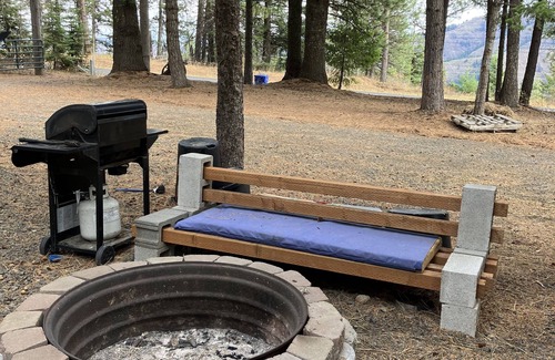 Weston Cabin | Beautiful Cabin located in the Blue mountain’s, pet friendly and many extras.