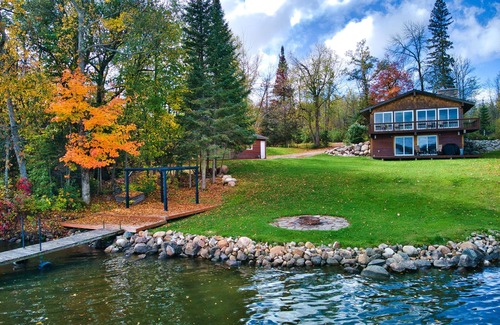 Greenway House | Beautiful Cabin on Peaceful Swan Lake!