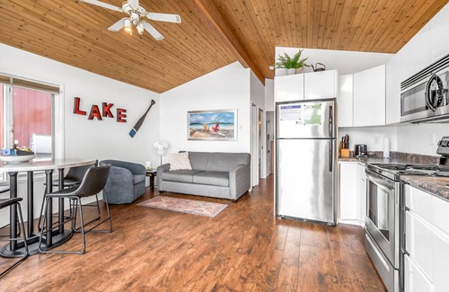 Central Okanagan Apartment | Beautiful Cabin Right next to Lake Okanagan #5