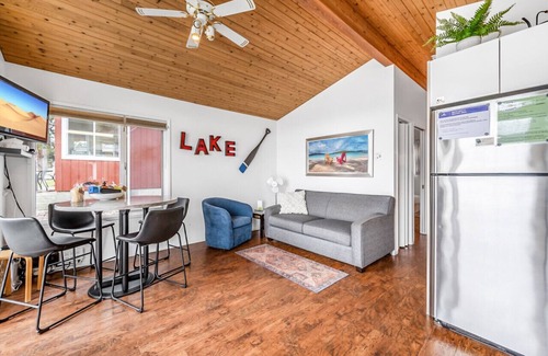 Central Okanagan Apartment | Beautiful Cabin Right next to Lake Okanagan #5