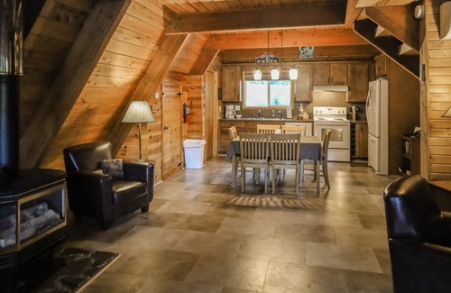 Joseph Cabin | Beautiful cabin right on the banks of the lake with patio & washer/dryer