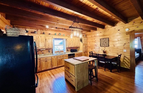 Ellijay Cabin | Beautiful cabin with outdoor spaces near Carters Lake - Fire Pit, Hot Tub, Games