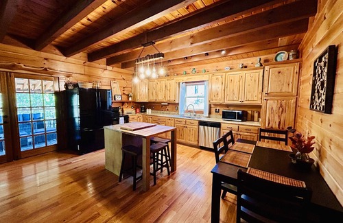 Ellijay Cabin | Beautiful cabin with outdoor spaces near Carters Lake - Fire Pit, Hot Tub, Games