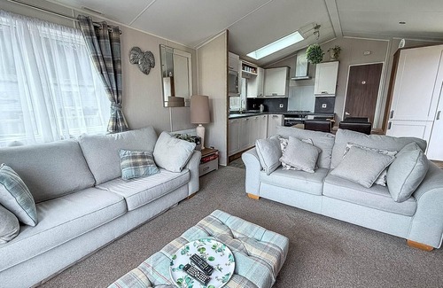 Corton House | Beautiful caravan with decking at Azure Seas ref 32060AZ