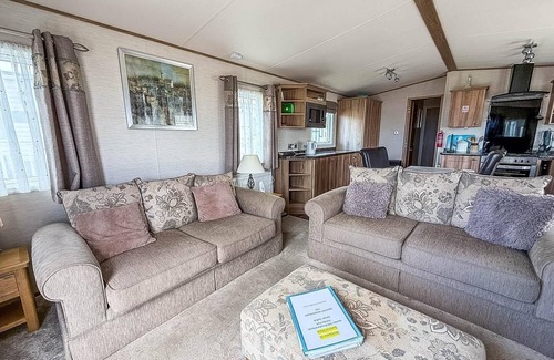 Hopton House | Beautiful caravan with free WiFi at Broadland Sands Holiday Park ref 20292BS