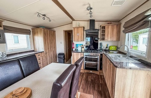 Hopton House | Beautiful caravan with free WiFi at Broadland Sands Holiday Park ref 20292BS