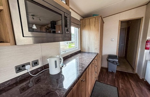 Hopton House | Beautiful caravan with free WiFi at Broadland Sands Holiday Park ref 20292BS