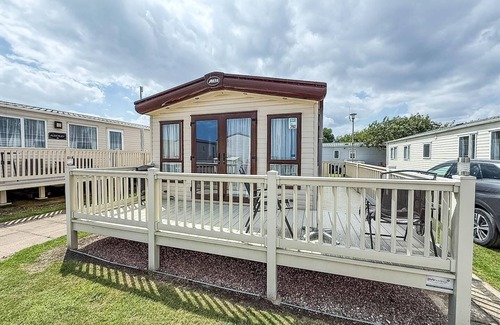 Hopton House | Beautiful caravan with free WiFi at Broadland Sands Holiday Park ref 20292BS