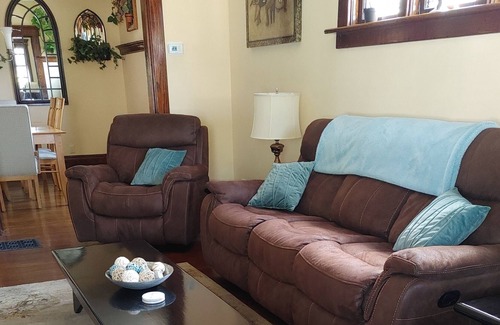 Niagara Falls House | Beautiful Century Home in the heart of the city
