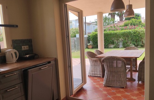 Vinaros Ski Chalet | Beautiful chalet 1 min. walk to the beach with large private garden.