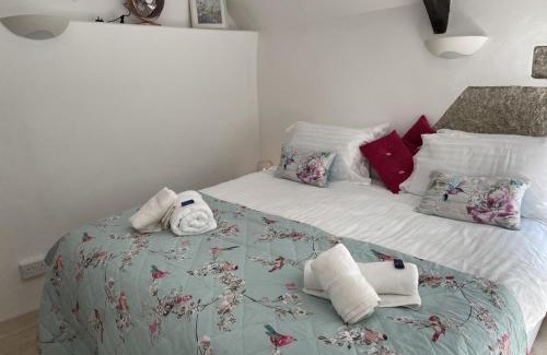 Lanhydrock House | Beautiful Character Cottage - with Hot Tub