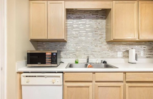 Macon House | Beautiful, Chic and Cozy Pet-Friendly Home Conveniently Located to Everything!
