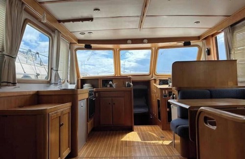 La Condamine Boat Rental | Beautiful Classic Yacht in the Heart of Monaco