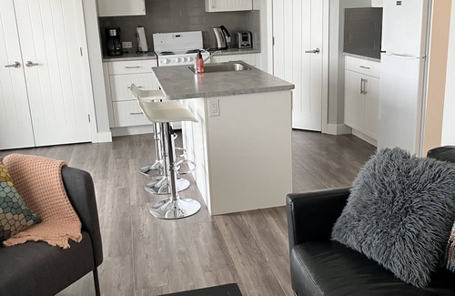 Okanagan-Similkameen House | Beautiful , clean 2 bedroom suite. Mountain view , amazing sunsets .