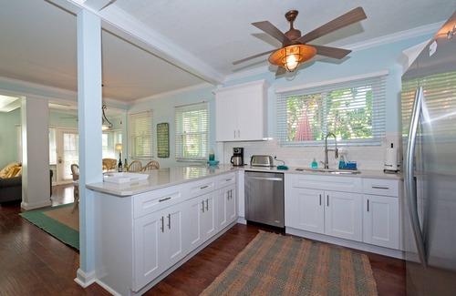 Clearwater Beach House | Beautiful Clearwater Beach Home just across from the Beach - Drive to your door.