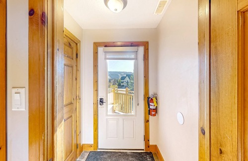 The Blue Mountains Condo | Beautiful condo close to the village with shared pool, gas fireplace, deck