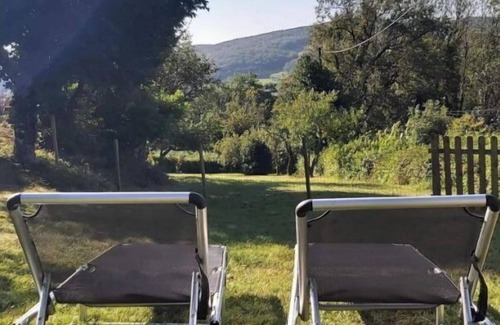 Montigny-en-Morvan Apartment | Beautiful cottage in a quiet wooded area